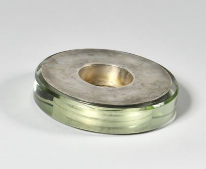 null MAISON DESNY
Vide-poche circulaire en épais verre et métal argenté
Vers 1930
Signé
H...