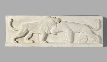 null GEORGES SAUPIQUE (1889-1961)
Couple de lions, 1933
Plâtre en bas-relief
Signé,...