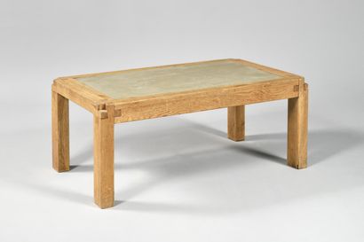 null PIERRE CHAPO (1927-1987)
Modèle «T18»
Table basse rectangulaire à plateau en...