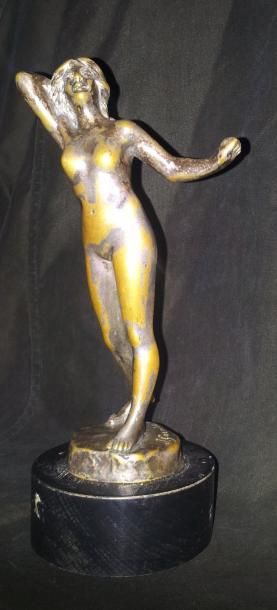 null La Volupté, très belle femme nue, signée par J. Garnier, c1915, hauteur
160...