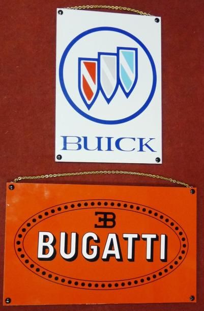 null Lot de 2 plaques décoratives Bugatti (32 x 52,5 cm) et Buick
(43 x 30 cm). 
Set...
