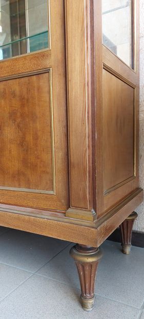 null RINCK HOUSE 

Varnished mahogany showcase with two glass doors and pilaster...