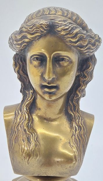 null BUSTE A DEUX FACES en bronze

Homme et femme

H : 15 cm