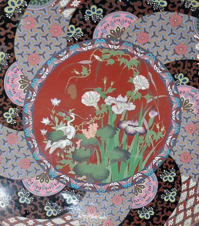 null TWO LARGE PLATES in cloisonné enamel with floral and bird decorations 

19th...