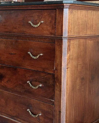 null Walnut veneer COMMODE, four drawers, bronze handles, marble top

H : 99 cm W...