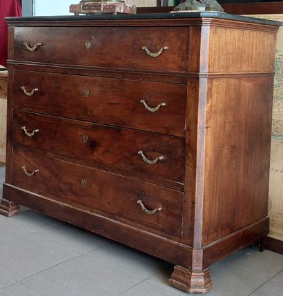 null Walnut veneer COMMODE, four drawers, bronze handles, marble top

H : 99 cm W...