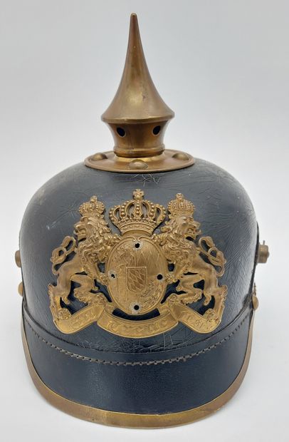 Leather and brass HELMET

(accidents and...