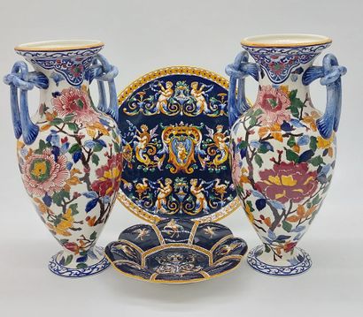 null GIEN 

Lot comprenant : 

- une paire de vases à décor floral, H : 35,5 cm

-...