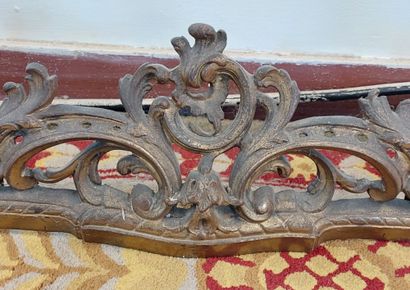 null Gilded bronze, chiseled and openwork fireplace bar, decorated with flowers

Louis...