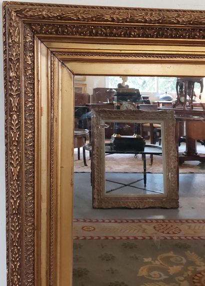 null LOT OF TWO MIRRORS, wood and gilded stucco frames

95 x 77 cm and 76 x 66 c...