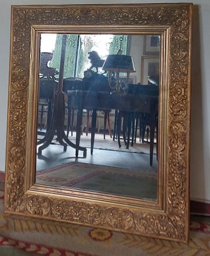 null LOT OF TWO MIRRORS, wood and gilded stucco frames

95 x 77 cm and 76 x 66 c...