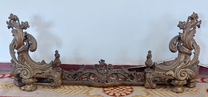 null Gilded bronze, chiseled and openwork fireplace bar, decorated with flowers

Louis...