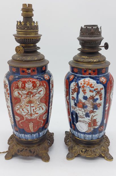 PAIR OF IMARI LAMPS with floral decoration

Mounts...