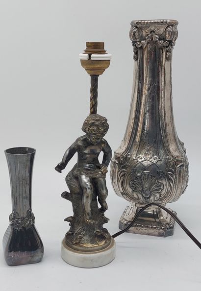 null LOT including : 

- 2 Gallia vases, H: 15,5 cm and 33 cm

- 1 bronze angelot...