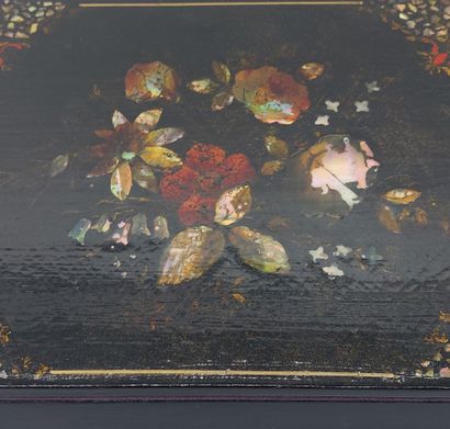 null WRITING BOARD in papier mâché with flowers and mother-of-pearl inlays

Napoleon...