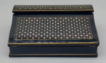 null Blackened wood writing desk, mother-of-pearl and brass inlays, rosewood interior

Napoleon...
