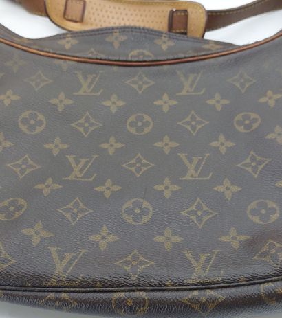 null LOUIS VUITTON

Two bags 

(as is, wear, restorations and accidents)