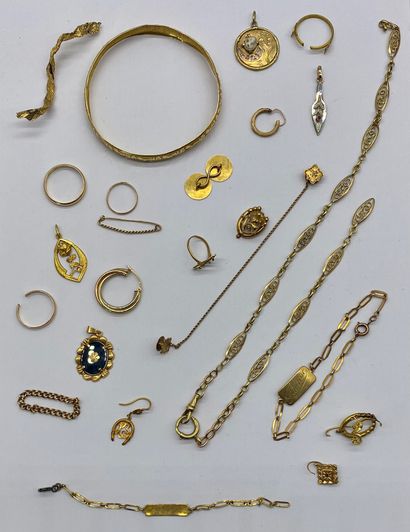 null ENSEMBLE

de bijoux en or : alliances, boucles d'oreilles, bracelets et divers...