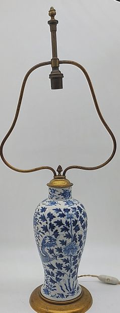 LAMP in porcelain of China 

H foot of lamp:...