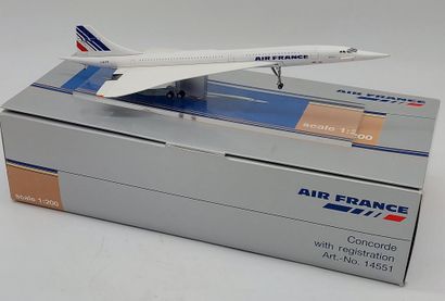 Metal model of the Concorde in the colors...
