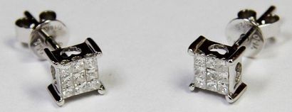 null PAIRE DE PUCES D'OREILLES en or gris, de forme carré ornée de diamants brillantés....