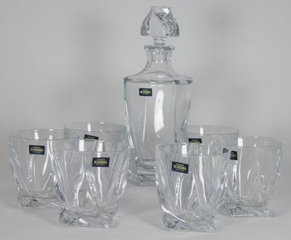 null SERVICE A WHISKY en cristal de Boheme comprenant six verres et une carafe de...