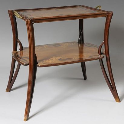Louis MAJORELLE (1859-1926) TABLE DAPPOINT a deux plateaux en marqueterie de bois...