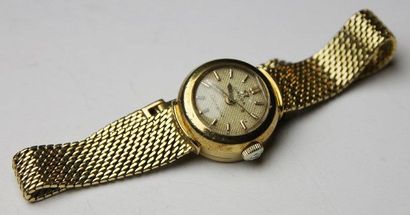 OMEGA MONTRE de dame en or jaune, la cadran rond signe Omega, index, le bracelet...