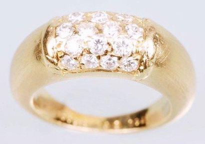 VAN CLEEF and ARPELS BAGUE en or jaune ornee de diamants de taille brillant, modele...