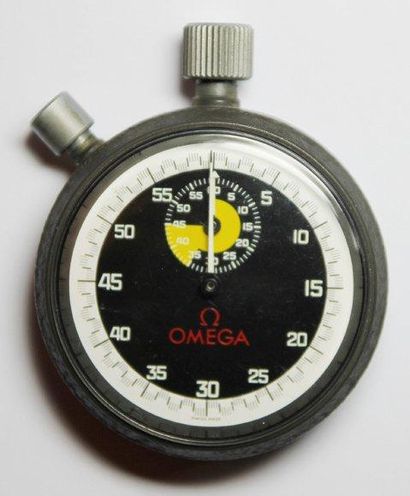 OMEGA Chronometre sportif de poche en alliage de couleur noire a fond acier. Cadran...