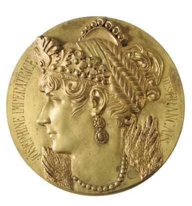 DAVID D'ANGERS (d'apres) Imperatrice Josephine Médaillon en bronze doré et ciselé...