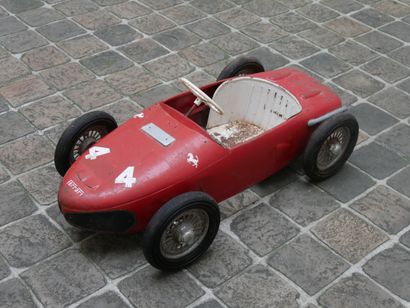 Voiture à pédales Ferrari 156 Sharknose, par Morellet Guerineau. Circa 1960