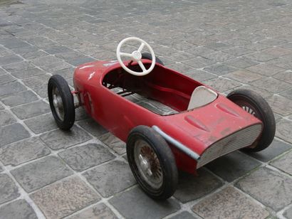 Voiture à pédales Ferrari 156 Sharknose, par Morellet Guerineau. Circa 1960 Une voiture...