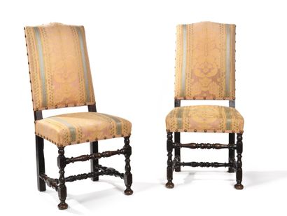 PAIR OF CHAIRS IN WOOD TURNED NOICI HAS BRACE.
Front...