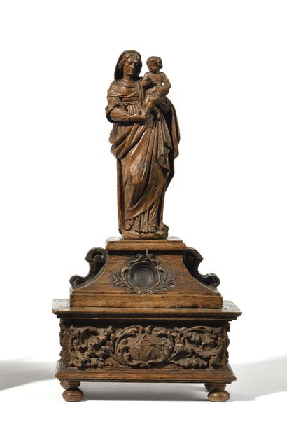 null OAK STATUE
representing the Holy Virgin and the Child Jesus
Work of the Louis...