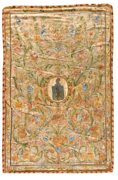 null RARE AND IMPORTANT TAPESTRY
in silk and wool decorated with foliage and polychrome...