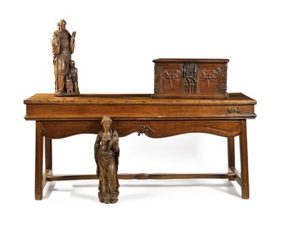null IMPORTANT TABLE WITH STRUTS 
in oak with carved and molded decoration of vegetal...