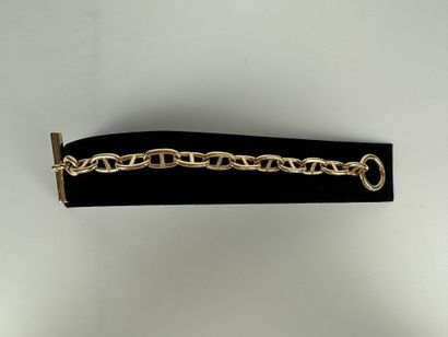 null HERMES
Anchor chain bracelet in yellow gold. Felt pouch.
Weight : 80.4 g