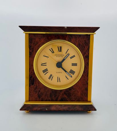 null HERMES 
Clock
N° : 1376.
Circa : 2000. 
Small desk clock in enamel and gilt...