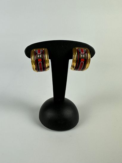 null HERMES
Pair of ear clips in gilded metal with enamelled geometric design.
(small...