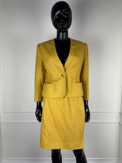 HERMES PARIS 
Yellow wool skirt suit, short...