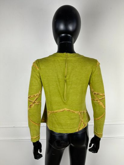 null HERMES PARIS
Lightweight mustard cashmere sweater with gold ribbon print, long...