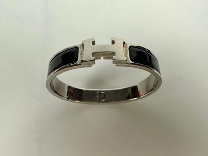 null HERMES PARIS
Bracelet Clic H in black and silver enamel. Pochon.
Diameter: 5.5...