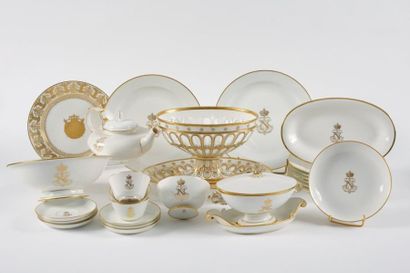 null PARTIE DU SERVICE DE TABLE DE L'EMPEREUR NAPOLEON III En Porcelaine de Sèvres...