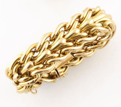 null BRACELET MANCHETTE en or jaune finement tresse. Poids brut : 115,3 g A YELLOW...