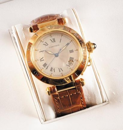 null "CARTIER MONTRE en or jaune, modele ""Pasha"", la cadran rond, index et chiffres...