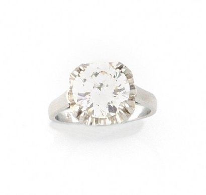 null BAGUE SOLITAIRE en platine ornee d'un diamant de taille brillant d'environ 3...