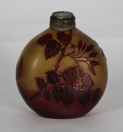 Émile GALLÉ (1846-1904) Petit vase, anciennement monté en lampe Bergé, le corps de...