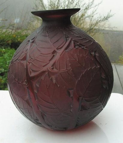 René LALIQUE - 1929 Vase «Milan» ou «Feuilles & Branchages» en verre soufflé moulé...
