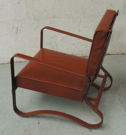 Jacques ADNET - circa 1950 Rare paire de fauteuils à épais dossiers et profondes...